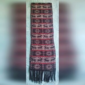 Reversible deer/snowflake scarf